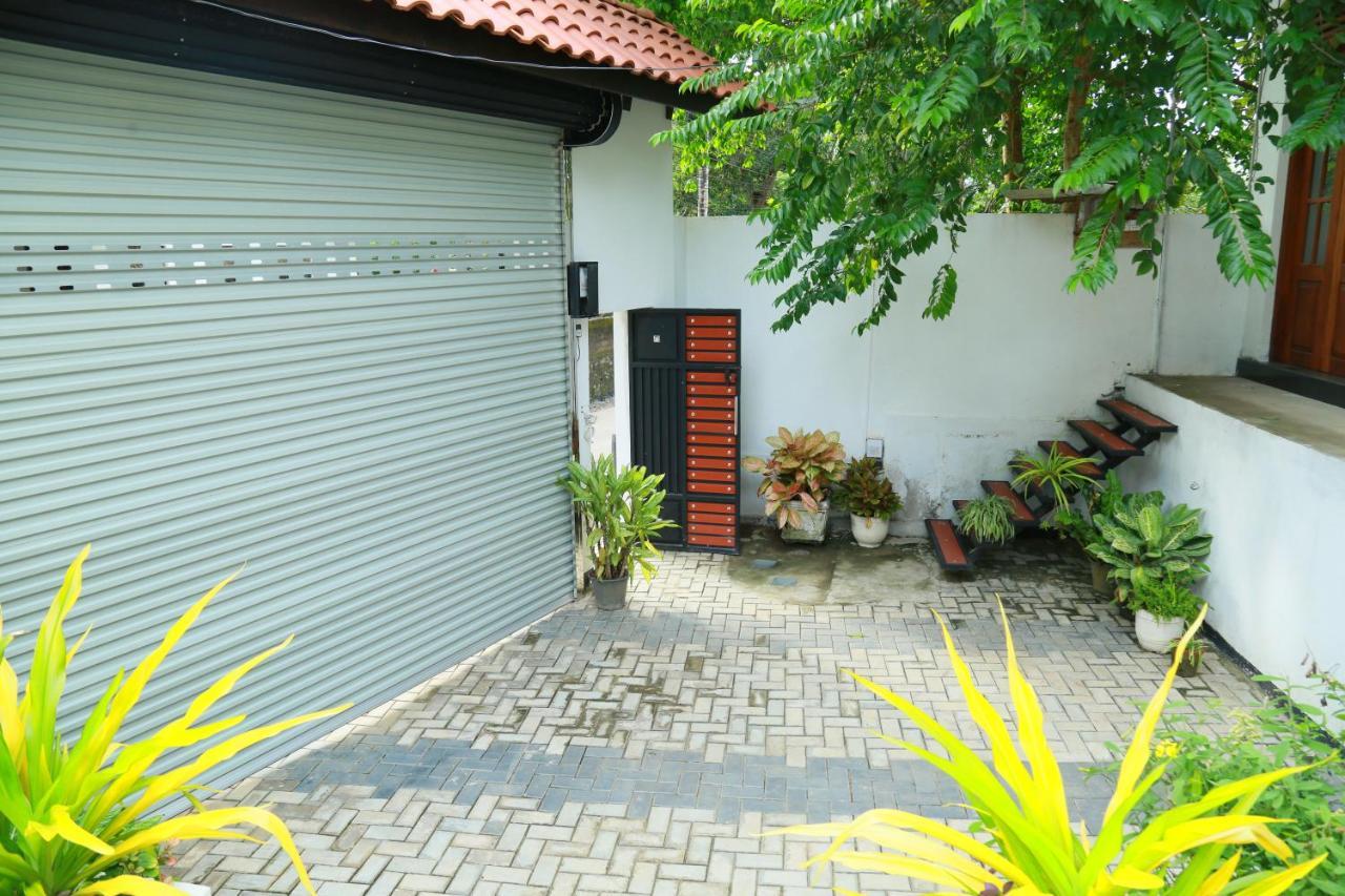 Verona D' Oro Dikwella Luaran gambar